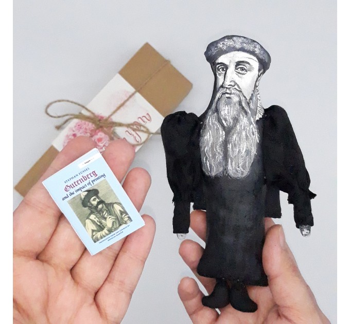 Johannes Gutenberg scientist action figure 1:12, inventor, printer, publisher - bookshelf decor, a unique collection for smart people - historical ornament - Collectible scientist finger puppet hand painted + miniature book