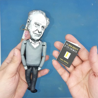 Karl Popper figurine