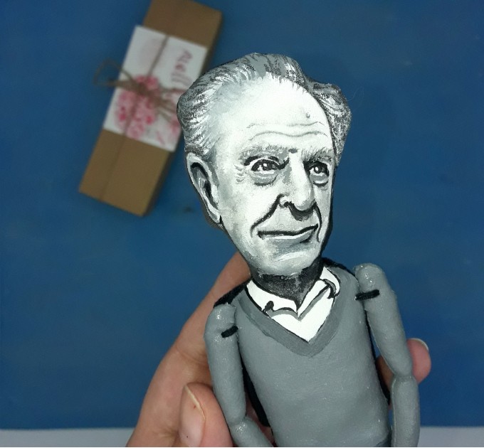 Karl Popper philosopher finger puppet 1:12, academic, social commentator - a unique collection for smart people, philosopher gift - Collectible philosopher action figure hand painted + miniature book