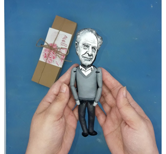 Karl Popper philosopher finger puppet 1:12, academic, social commentator - a unique collection for smart people, philosopher gift - Collectible philosopher action figure hand painted + miniature book