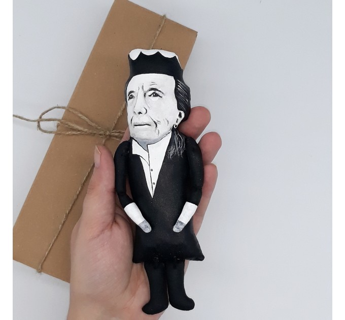 Louise Bourgeois sculptor figurine - Gift for Painter! Collectible doll