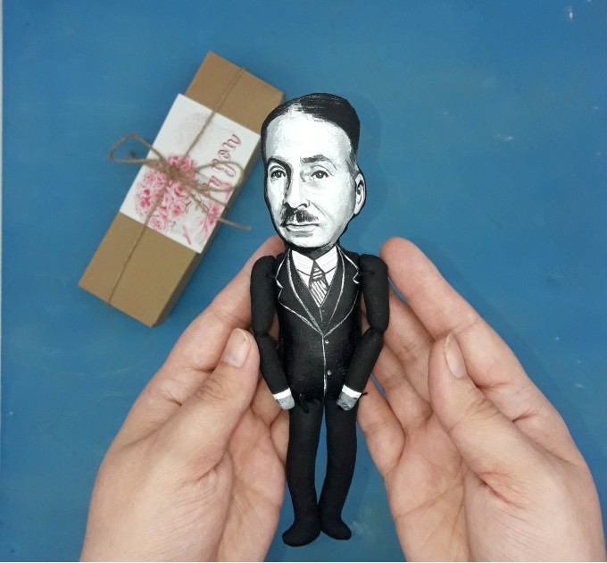 Ludwig von Mises action figure 1:12, Austrian School economist, historian, logician and sociologist - book shelf decoration, a unique collection for smart people - Collectible handmade finger puppet hand painted + miniature book