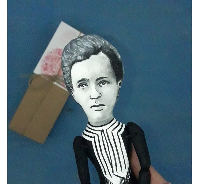 MARIE CURIE women scientist action figure 1:12, physicist and chemist, Nobel Prize, feminist icon, inspirational Women in Science - a unique collection for smart people, Science teacher gift - Collectible scientist finger puppet hand painted