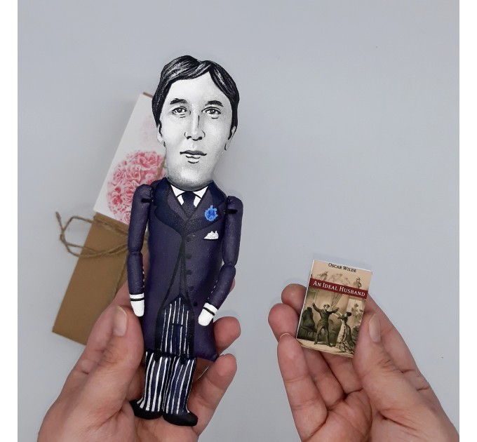 Oscar Wilde figure - Literary Gift - Collectible doll + miniature book