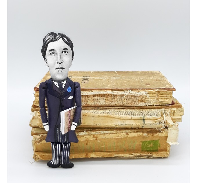 Oscar Wilde figure - Literary Gift - Collectible doll + miniature book
