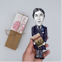 Oscar Wilde figure