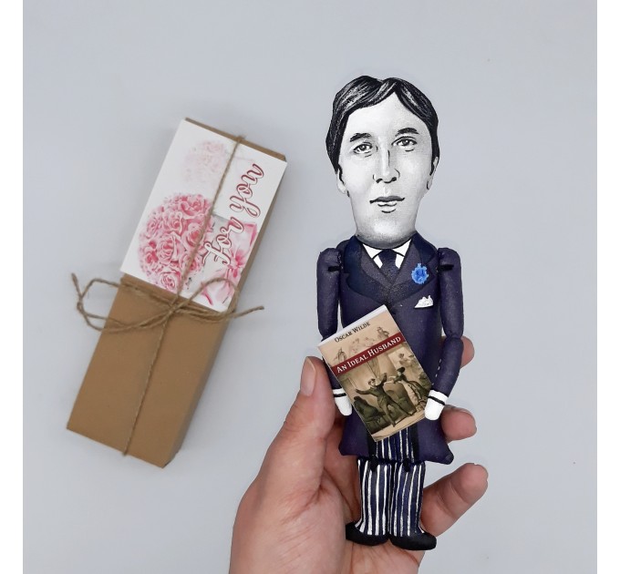 Oscar Wilde figure - Literary Gift - Collectible doll + miniature book