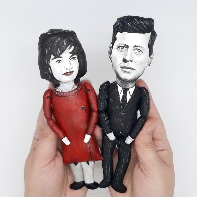 John and JacquelineKennedy figurine