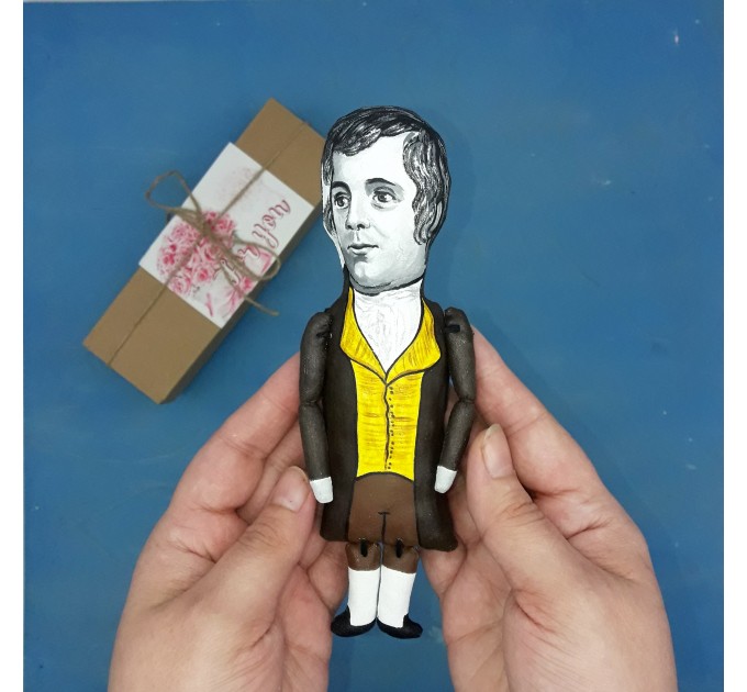 Robert Burns Scottish literary action figure 1:12, poet, lyricist, the National Bard - Philosophy Teacher Gift, professor gift idea, book shelf decoration - Collectible handmade finger puppet hand painted + Miniature Books