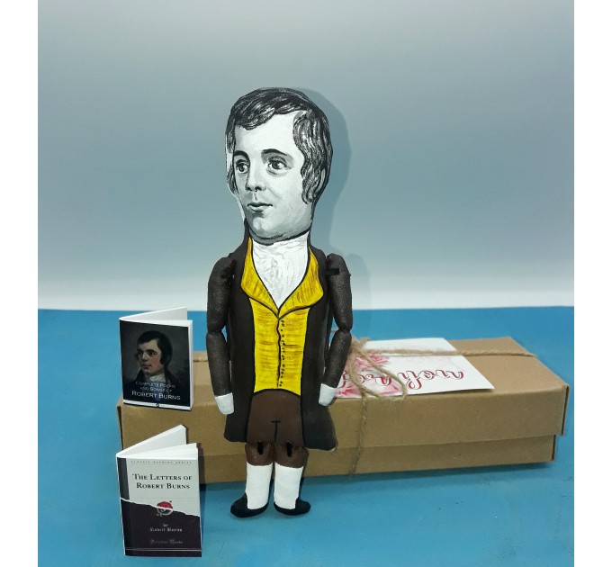 Robert Burns Scottish literary action figure 1:12, poet, lyricist, the National Bard - Philosophy Teacher Gift, professor gift idea, book shelf decoration - Collectible handmade finger puppet hand painted + Miniature Books