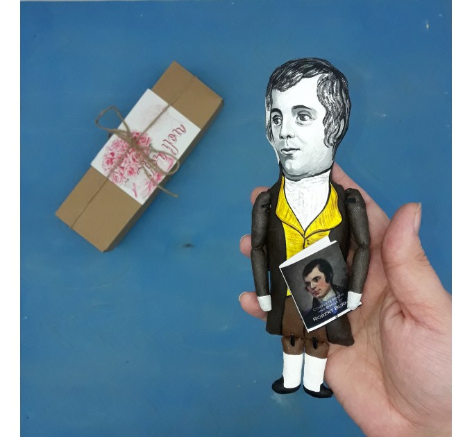 Robert Burns Scottish literary action figure 1:12, poet, lyricist, the National Bard - Philosophy Teacher Gift, professor gift idea, book shelf decoration - Collectible handmade finger puppet hand painted + Miniature Books