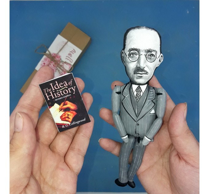 Robin George Collingwood English philosopher figurine - Literary gift