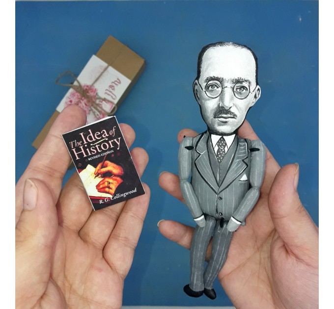 Robin George Collingwood philosopher action figure 1:12, English historian, archaeologist - Literary Gift for Readers & Writers, a unique collection for smart people - book shelf decoration - Collectible philosopher finger puppet hand painted 