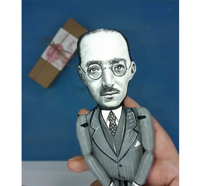 Robin George Collingwood philosopher action figure 1:12, English historian, archaeologist - Literary Gift for Readers & Writers, a unique collection for smart people - book shelf decoration - Collectible philosopher finger puppet hand painted 