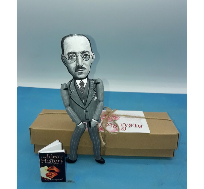 Robin George Collingwood philosopher action figure 1:12, English historian, archaeologist - Literary Gift for Readers & Writers, a unique collection for smart people - book shelf decoration - Collectible philosopher finger puppet hand painted 