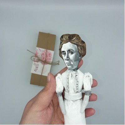 Rosa Luxemburg figurine