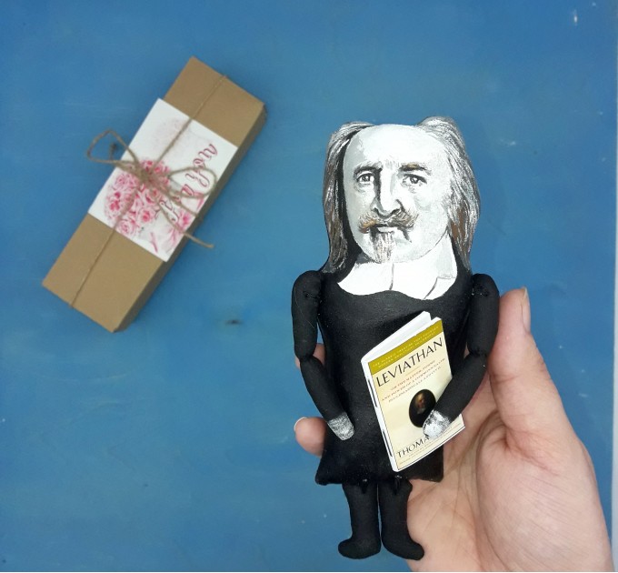 Thomas Hobbes little thinkers doll, English philosopher, political philosophy - book shelf decoration - Gift for philosopher, a unique collection for smart people - Collectible philosopher finger puppet hand painted + miniature book