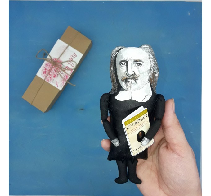 Thomas Hobbes little thinkers doll, English philosopher, political philosophy - book shelf decoration - Gift for philosopher, a unique collection for smart people - Collectible philosopher finger puppet hand painted + miniature book