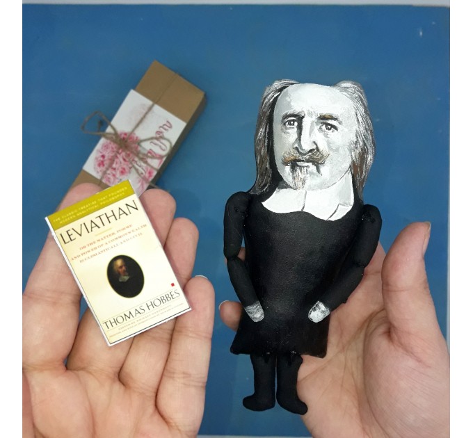 Thomas Hobbes little thinkers doll, English philosopher, political philosophy - book shelf decoration - Gift for philosopher, a unique collection for smart people - Collectible philosopher finger puppet hand painted + miniature book