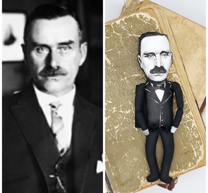 Thomas Mann German literary action figure 1:12, novelist, short story writer, social critic, essayist Nobel Prize - Book lover decor, bibliophile gift - Collectible handmade finger puppet hand painted + Miniature Books