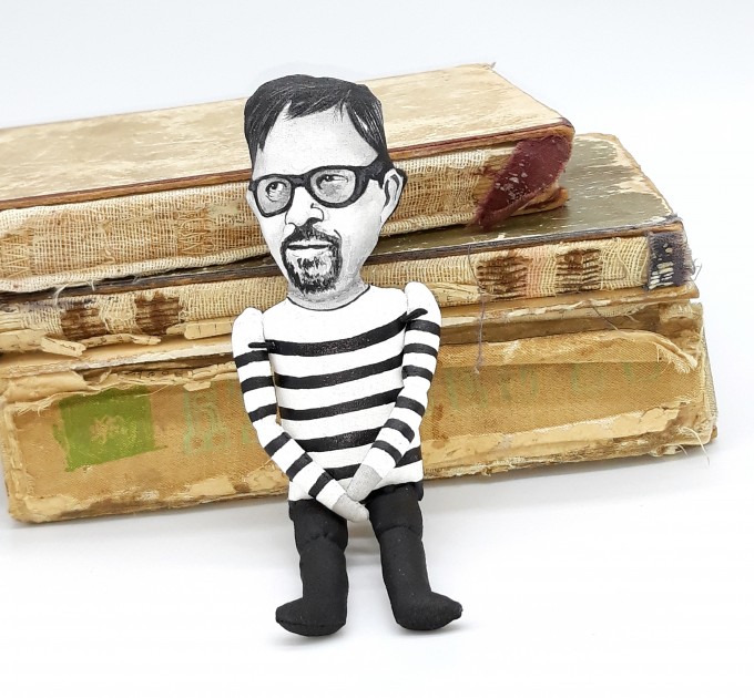 Tom Robbins figurine, American novelist - Reader gifts - book shelf decoration - Collectible miniature doll hand painted